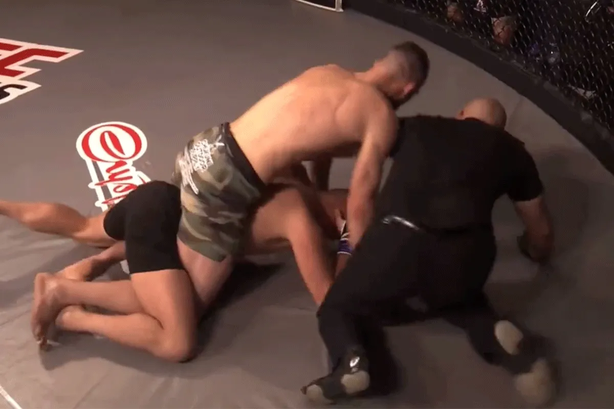 Zuur! NL'er Geven verliest discutabel gevecht (video)