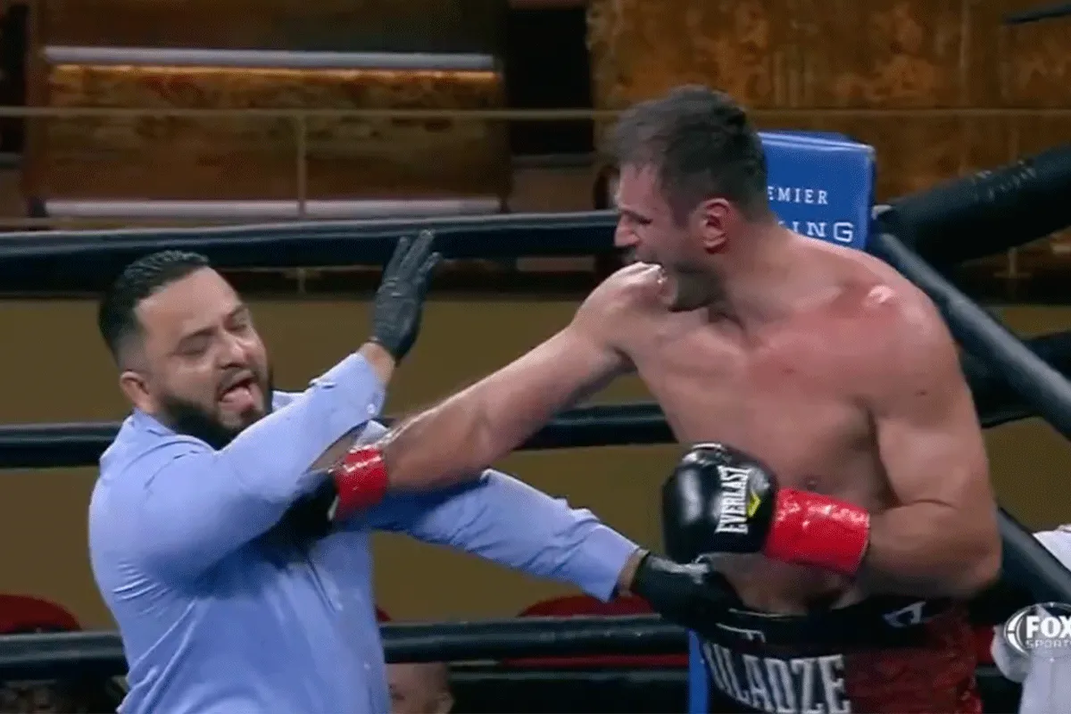 Bokser MEPT scheids! 'Karma slaat toe' (video)