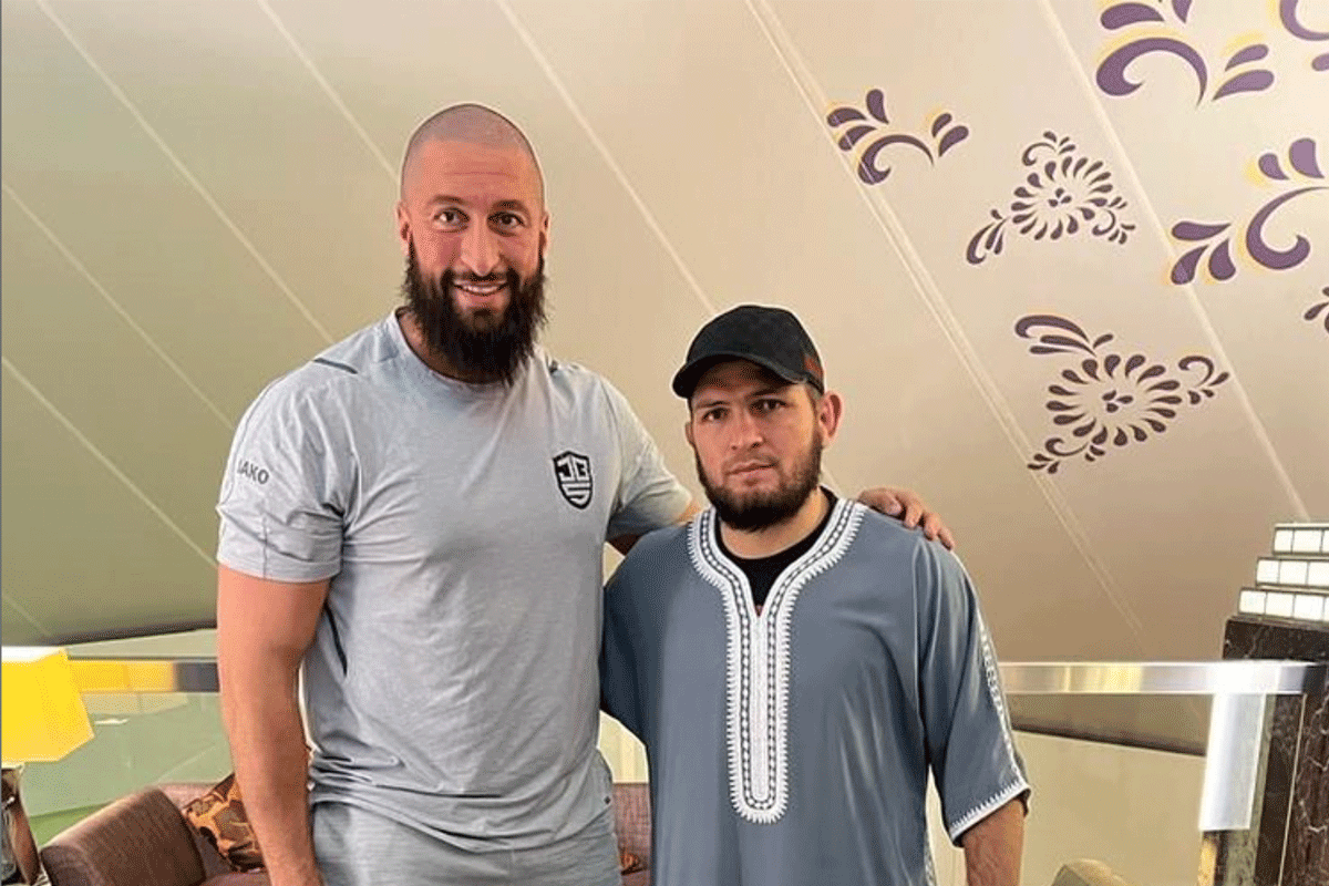 Jamal Ben Saddik ontmoet UFC-ster Khabib Nurmagomedov in Mekka