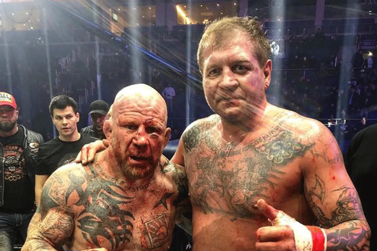 ? Kijken op eigen risico: Russia vs USA Bare Knuckle event (video)