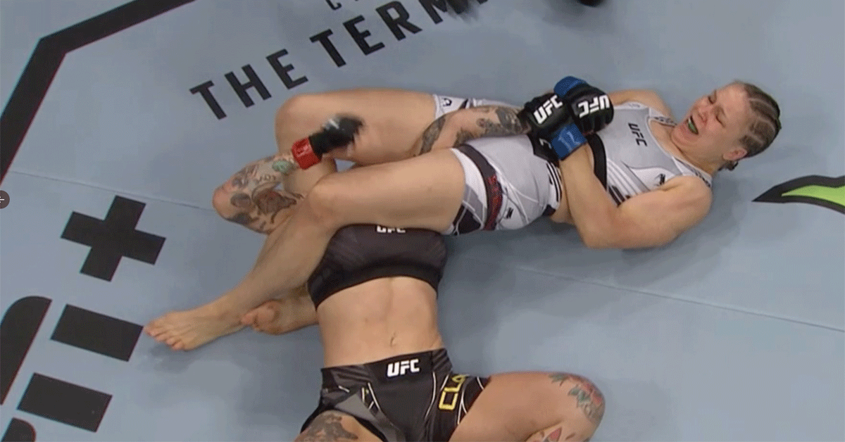 UFC-vechter breekt arm tijdens wedstrijd: 'Te lang vastgehouden' (video)