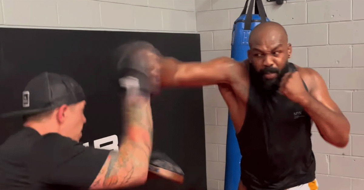 UFC'er Jones: 'Ik zou Adesanya vernietigen'
