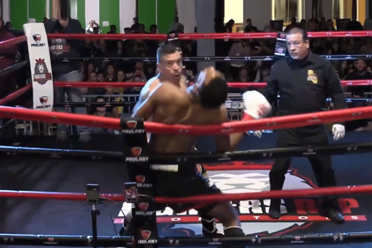 Zoon vechtlegende boekt knock-out winst in prof boksdebuut