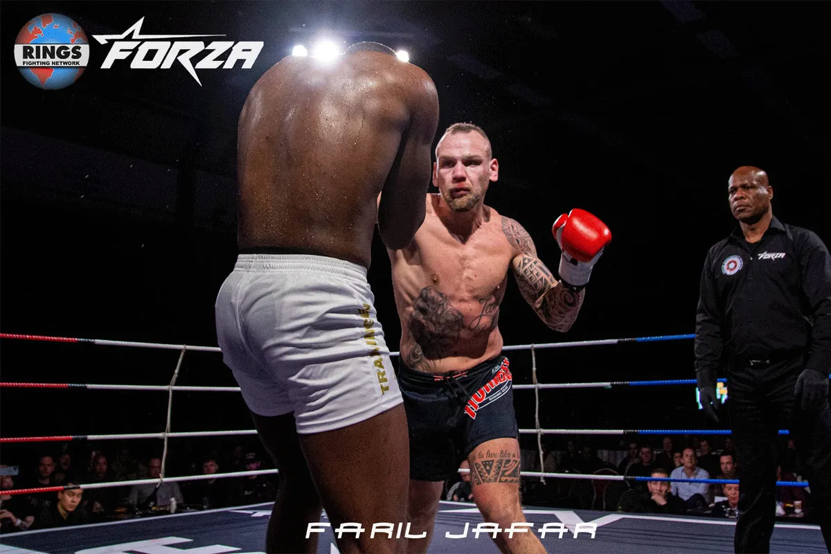 Kevin van Heeckeren pakt RINGS titel in kickboks klassieker (video)