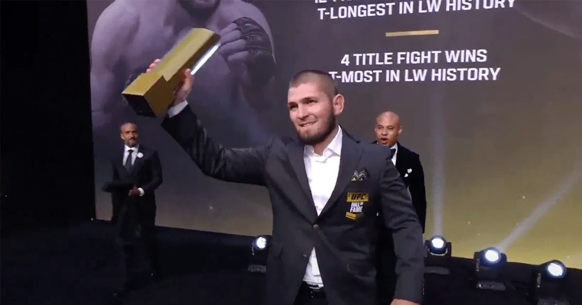 Khabib Nurmagomedov opgenomen in UFC Hall of Fame! 'Erg emotioneel'