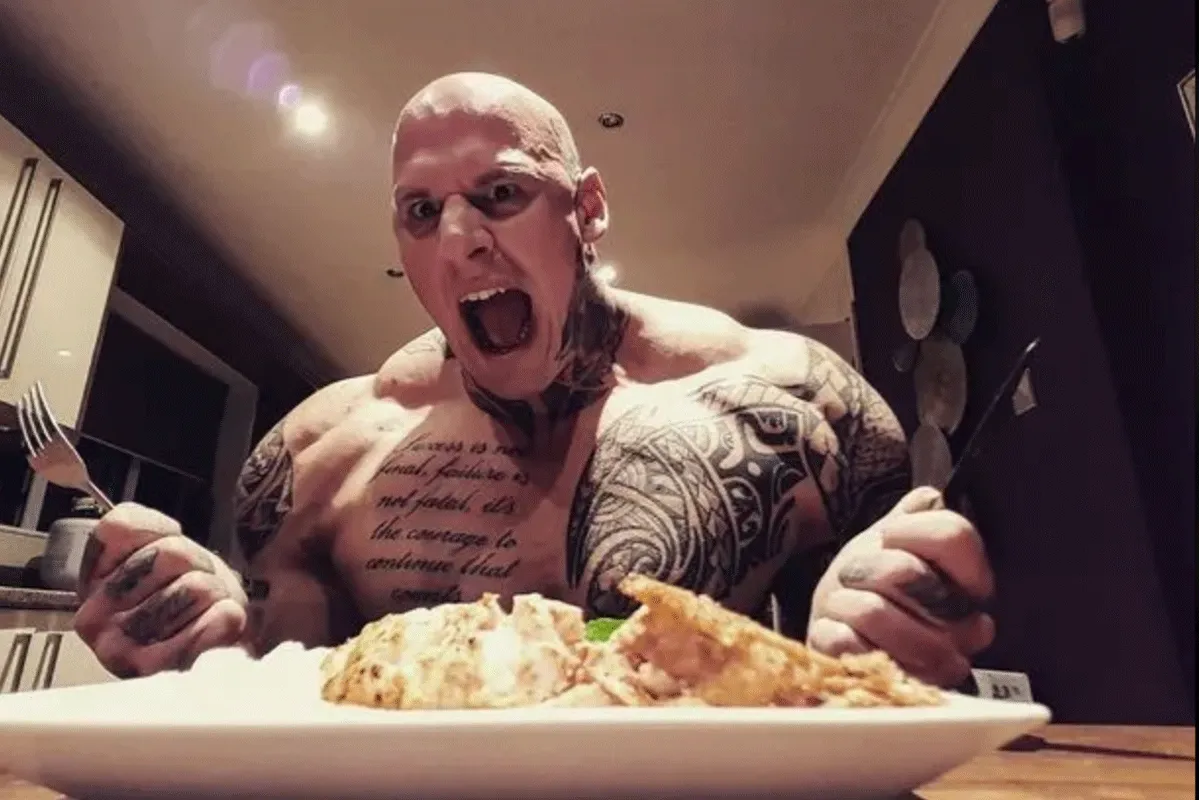 'Vreten om bokswedstrijd te winnen!' Engste man propte zich vol