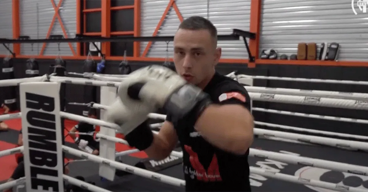 'De nieuwe Rico Verhoeven!' 27-jarige kickbokser groot talent (video)