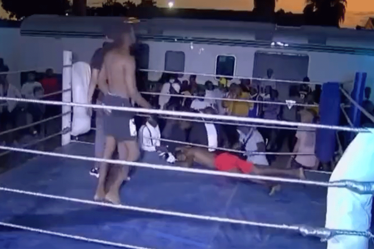 Doodstrijd! MMA-vechter sterft in de ring, rivaal danst rond (video)