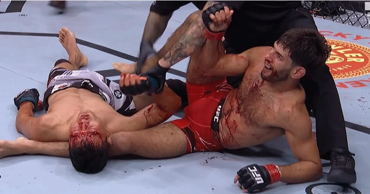 UFC'er Matt Schell pakt winst in bloedig gevecht (video)