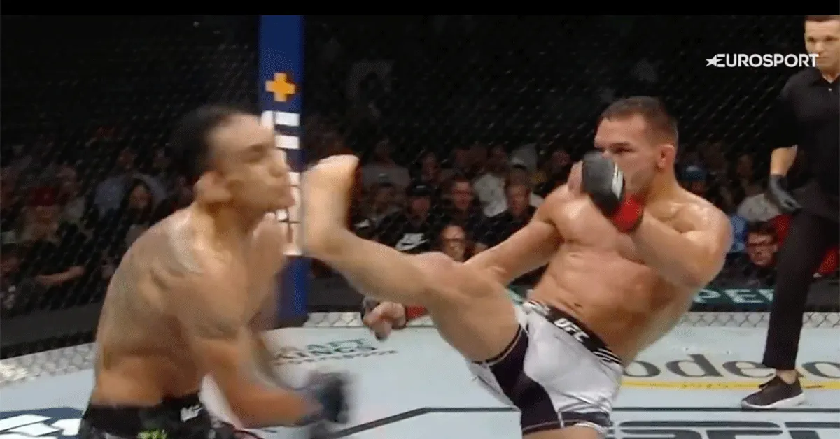 'Papa kreeg klappen!' MMA-ster flink gehavend na gevecht in New York