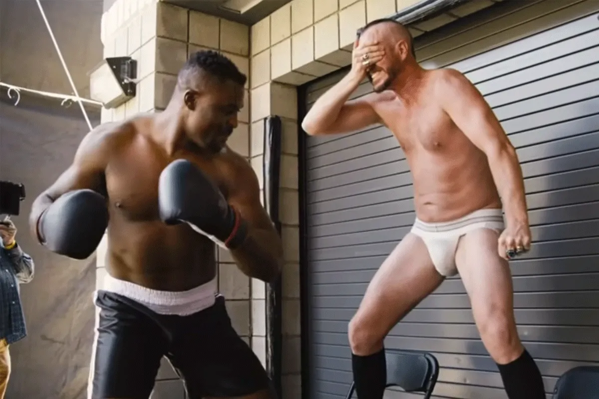 'Klotenkraker!' UFC'er Ngannou ramt Jackasser testikels plat (video)