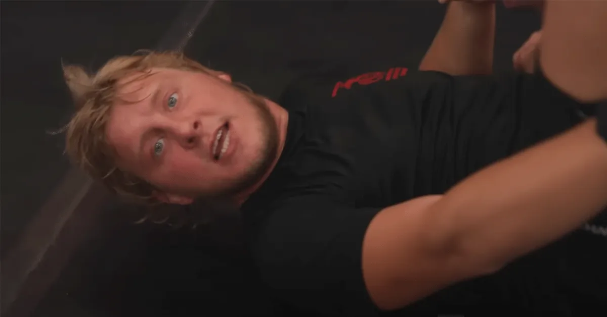 'Spijt!' UFC'er Paddy the Baddy aangepakt door mariniers | video