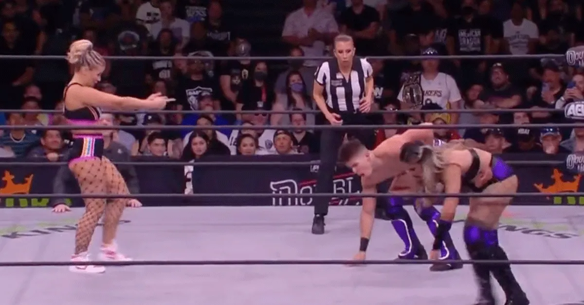 'Fake sh*t!' Sexy Paige VanZant maakt Pro-worsteldebuut