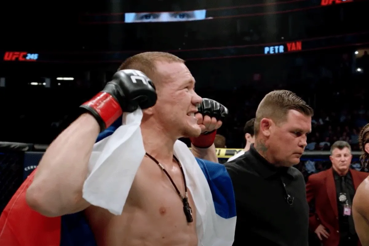 'Ga ballen likken': UFC'er Petr Yan zet rivaal op zijn plek