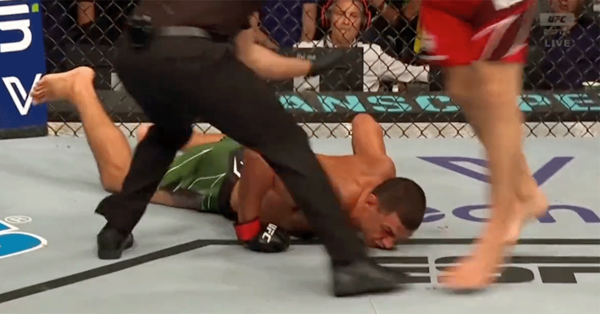Vechter gaat knock-out na domme actie | UFC Paris (video)