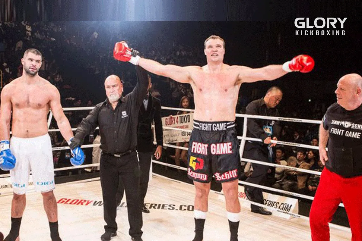 Commentaar op K-1 Legende Sem Schilt zijn arbiter kwaliteiten