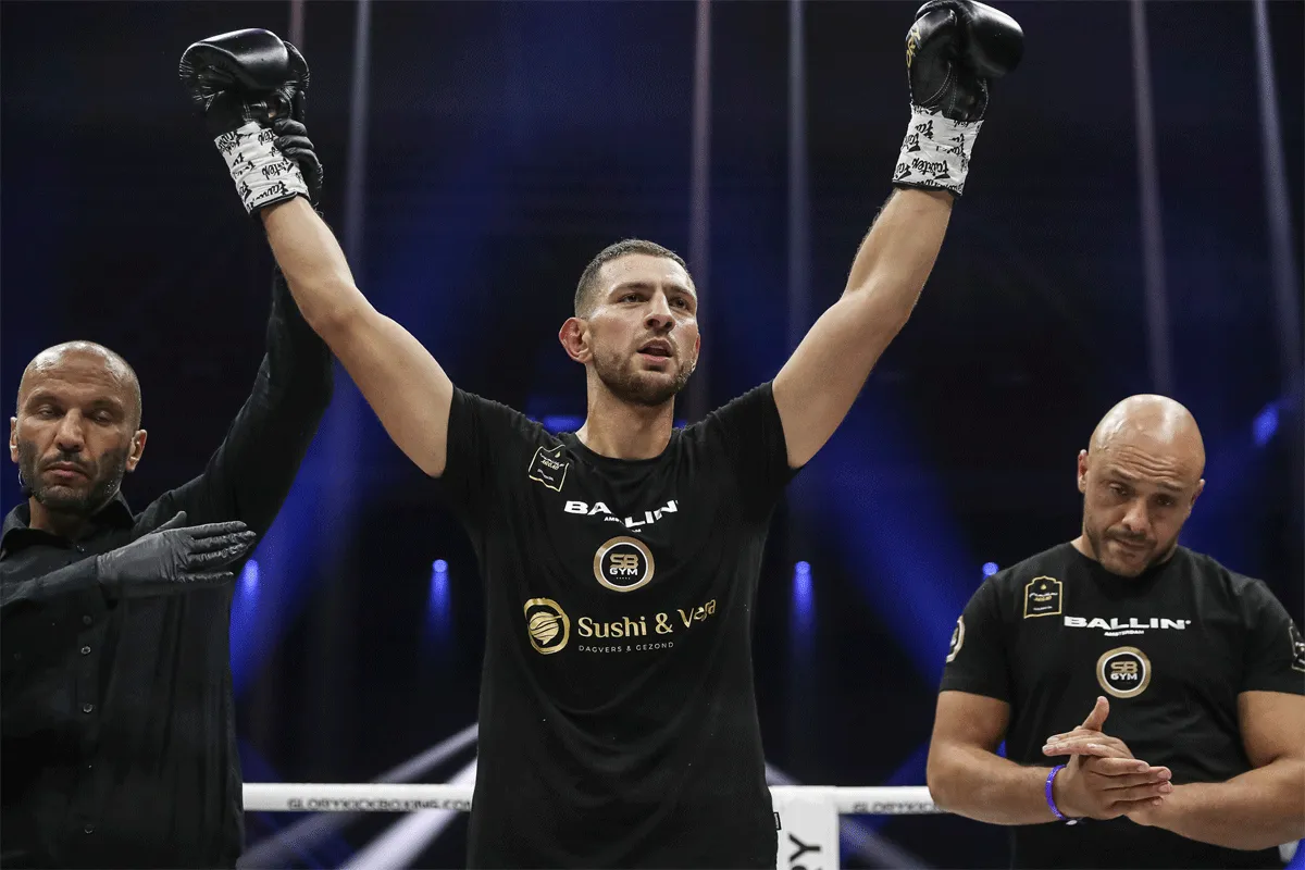 Ozcaglayan sloopt De Souza in ware Glory kickboksoorlog