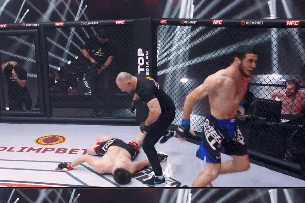Formidabele 'KO' tijdens MMA-event in Rusland (video)