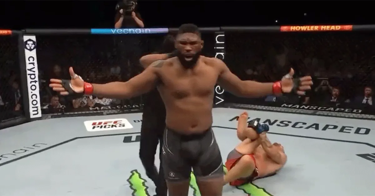 Dramatisch einde UFC-gevecht! 'Dit wilde ik niet' (video)