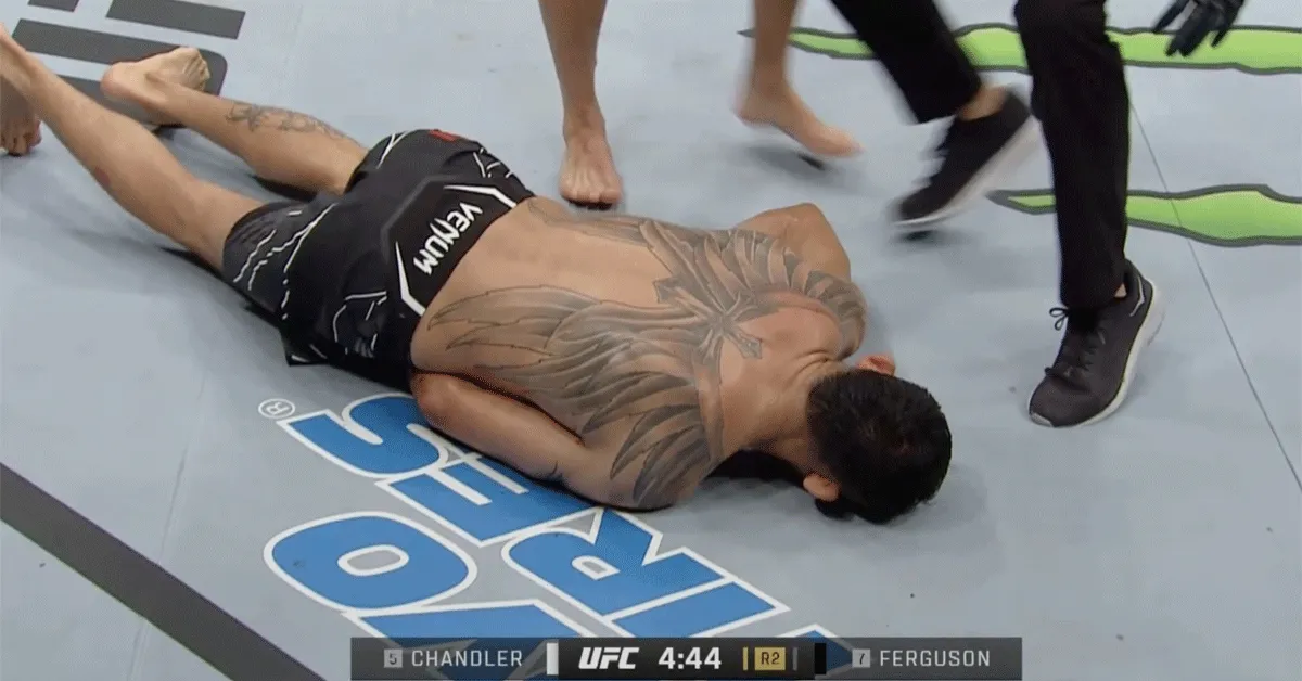 Tony Ferguson lokt UFC-kampioen Khabib in de val (video)