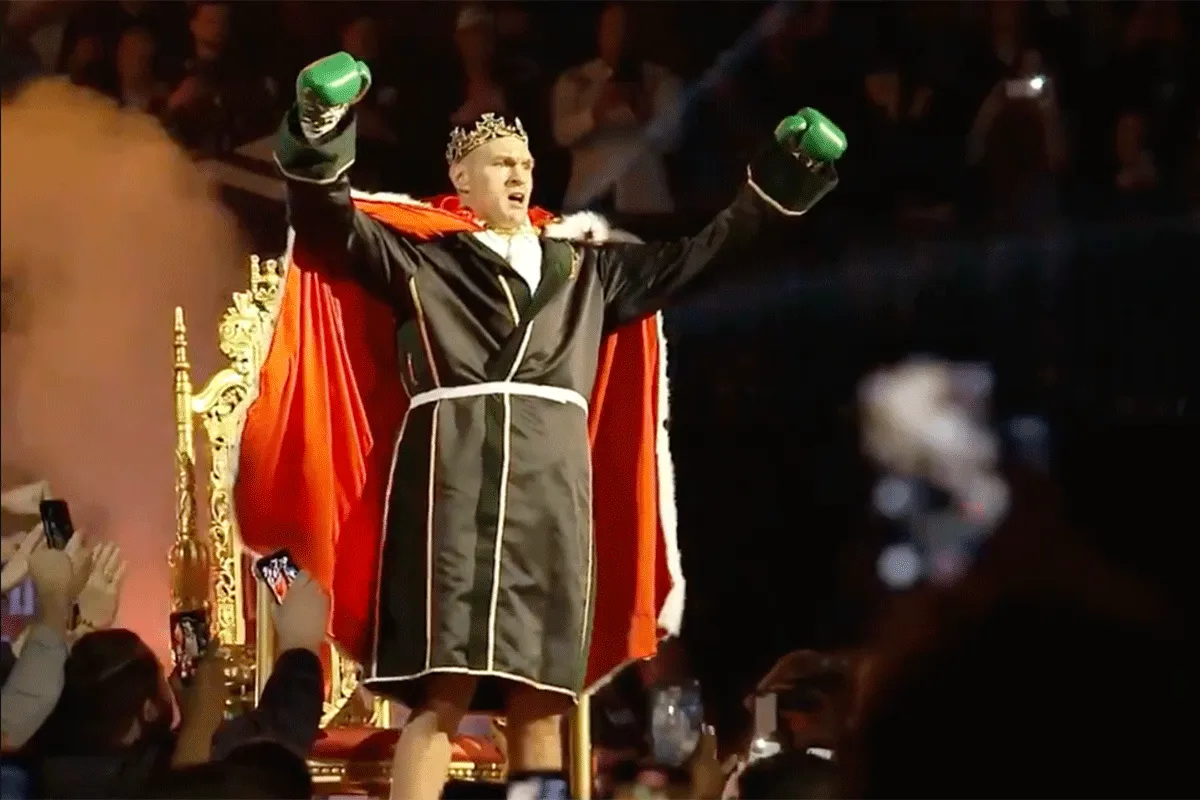 Zorgen om bokskoning Tyson Fury! 'Dit kan zo niet' (video)