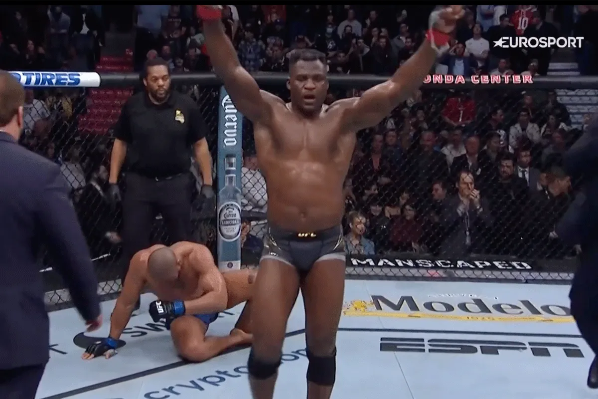 'Permanente schade' UFC-ster Ngannou over knieblessure