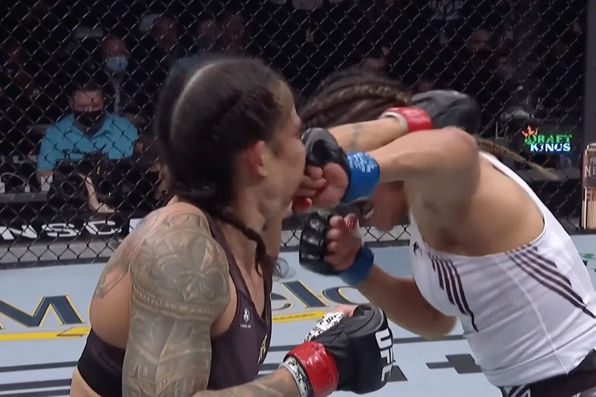 '100% geknakt!' Amanda Nunes gaf op in titelgevecht