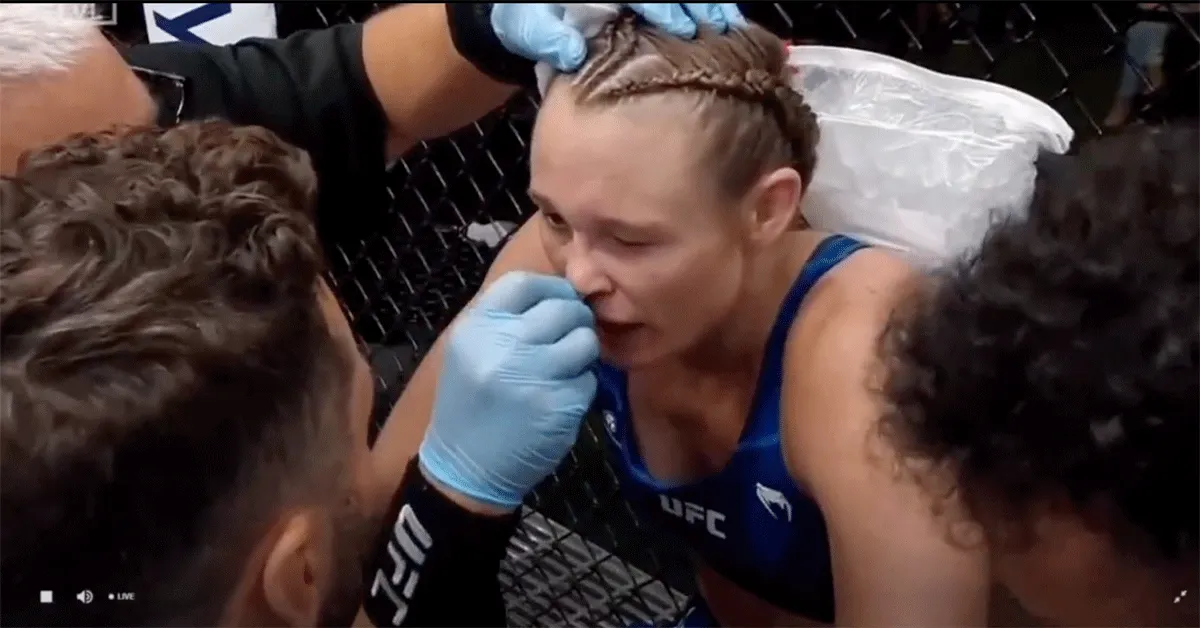 Schande! Coach UFC-vechter blijkt racist, krijgt er goed van langs