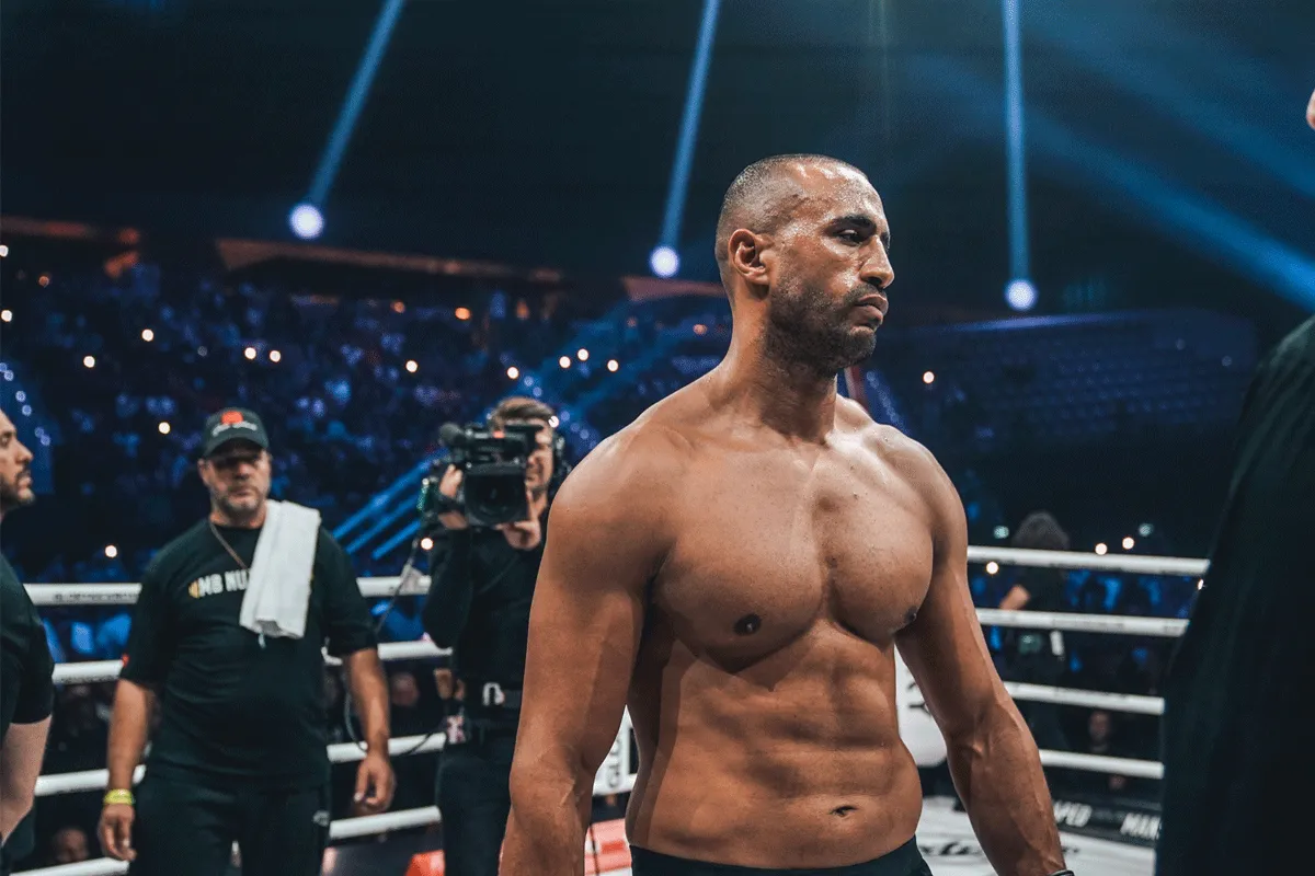 Badr Hari zet de boel op zwart! 'Tijd voor een pauze'