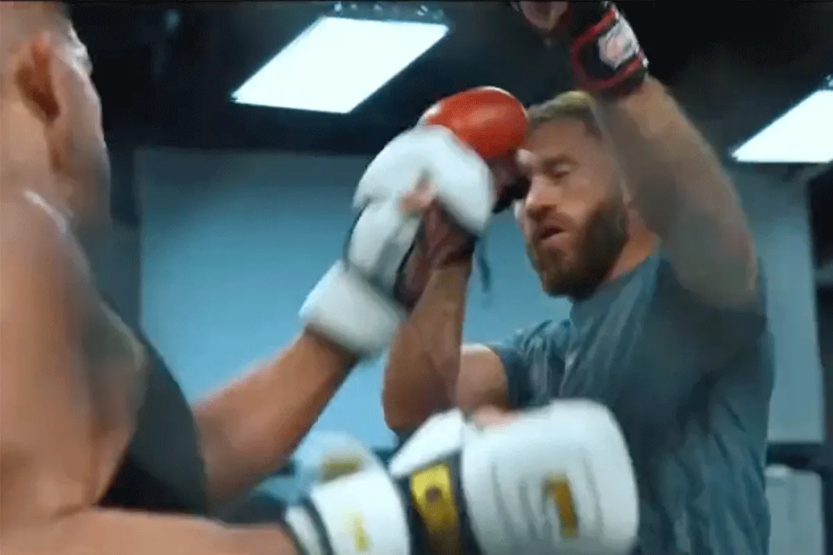 Radslag trap! Kooivechters gaan los tijdens training (video)