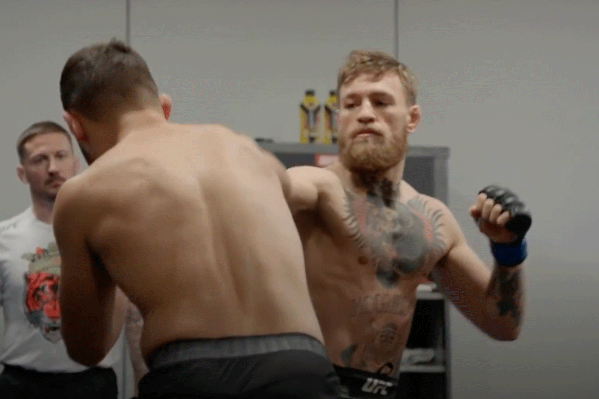 Chronische ziekte UFC-ster McGregor oorzaak breken enkel in wedstrijd
