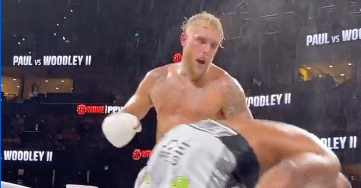 Jake Paul slaat 2 man 'knockout' om broer Logan te redden | video