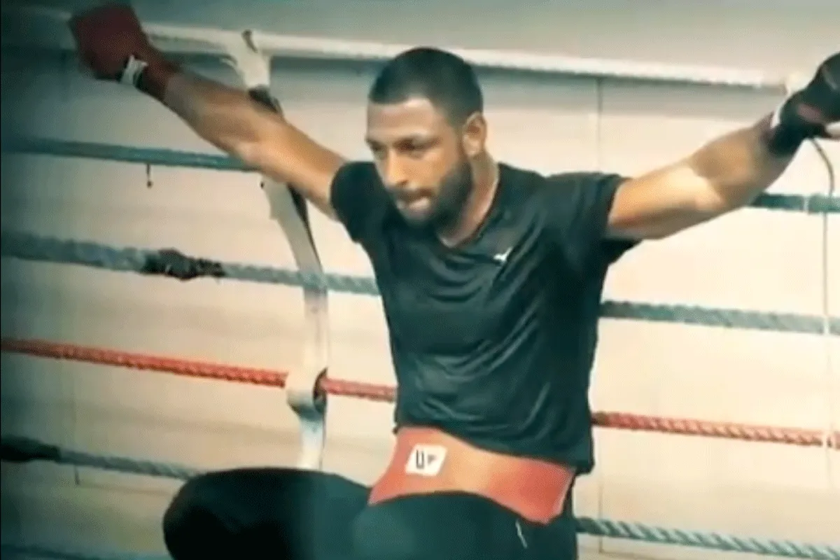 Bokskampioen Kell Brook heeft verborgen kickboks 'KO' skills (video)
