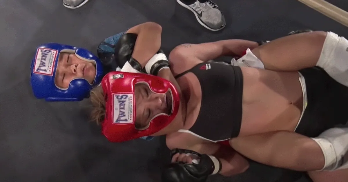 Meisje (12) verslaat 24-jarige in MMA-gevecht! '100 wedstrijden teveel'