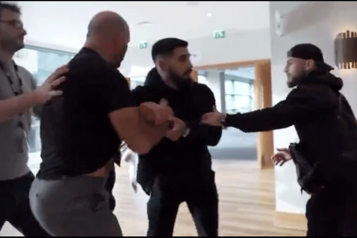 'Sla je kop eraf!' UFC'ers knokken in Londense hotel lobby (video)