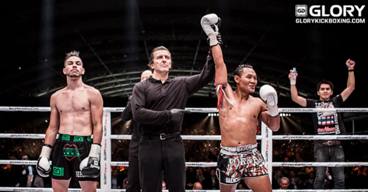 VIDEO | Thai Fight: Legende Saenchai domineert nog steeds in de ring
