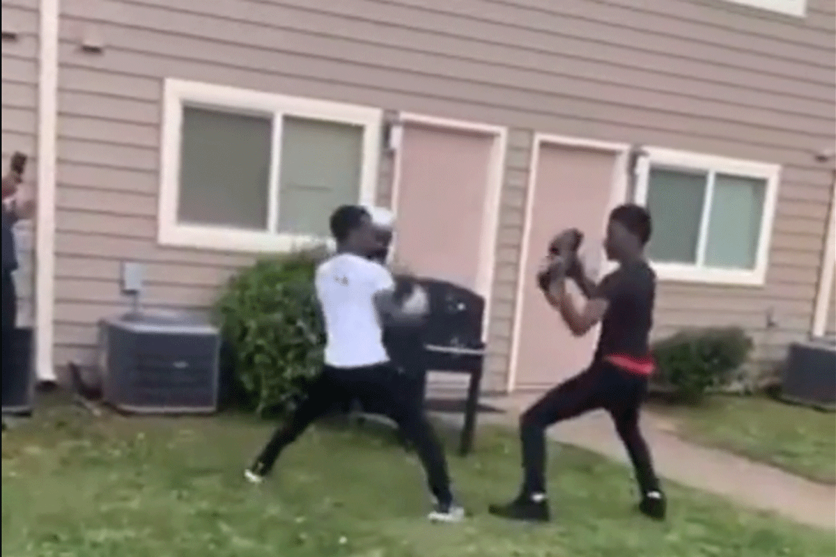 Pro-bokser slaat 3 dwazen 'KO' op straat (video)