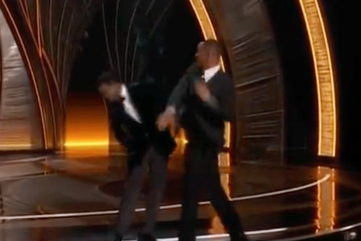 Will Smith slaat Chris Rock bij Oscar's: UFC-baas blij (video)