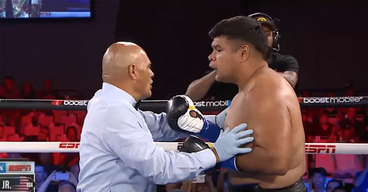 Protest! Bokstalent slaat rivaal in 58 seconden 'KO'