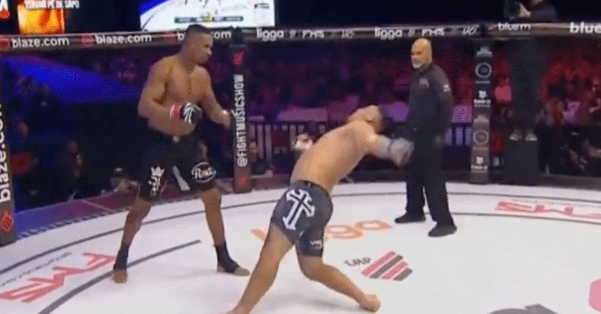 Fail! Vechter faked blessure en wordt knock-out geslagen