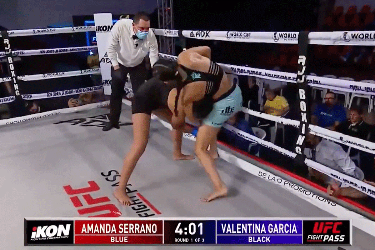 60 Sec: Bokskampioen Amanda Serrano maakt succesvol MMA-debuut