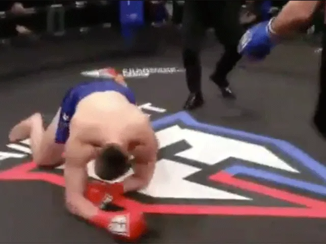 Rus deelt knock-out uit in de stijl van Peter Aerts (video)