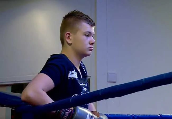Kickboks talent en Europees kampioen Bjorn Bernsen in de bloemetjes gezet