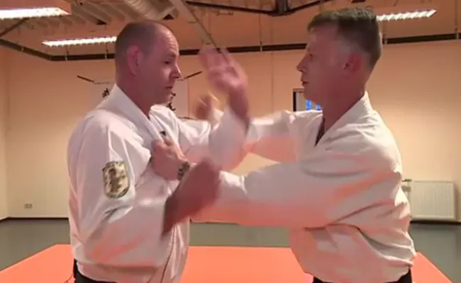 Blinde vechtsporter haalt zwarte band in Jiu Jitsu