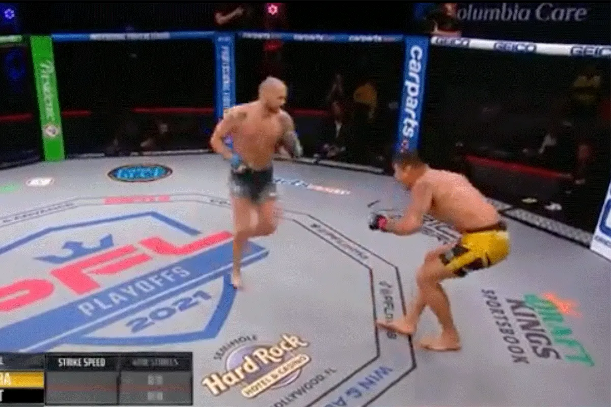 FAKER! Vechter verliest expres: 'nep blessure' (video)