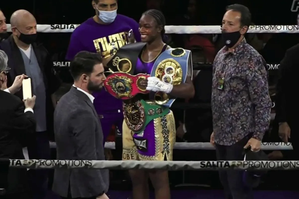 4 wereldtitels en record voor Amerikaanse boksster Shields (video)