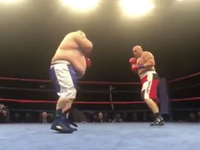 VETTE KNAL: 200 kilo wegende bokser bruut knock-out (video)