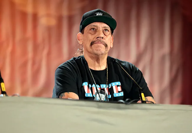 Acteur Danny Trejo zet eerste stappen in de vechtsport