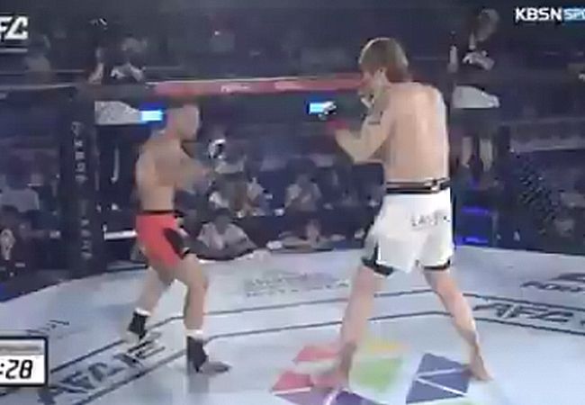 Knock-out video: MMA-vechter slaat 'reus' naar dromenland