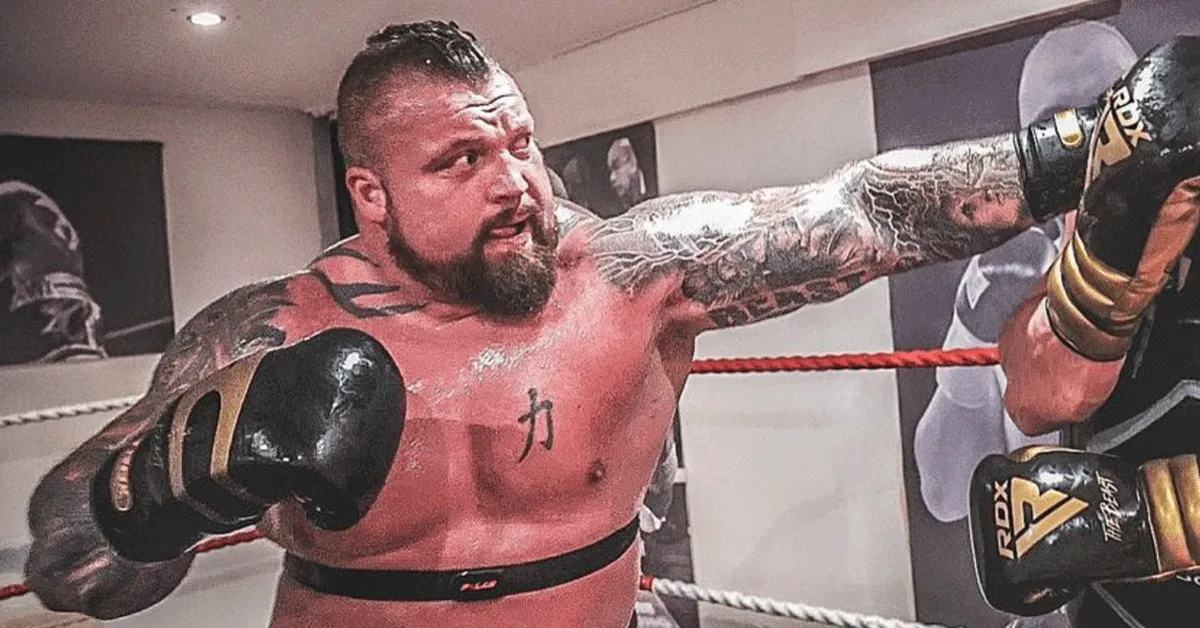 POWERLIFTER ACCEPTEERT BOKSUITDAGING: 'Ik zal je een lesje leren'